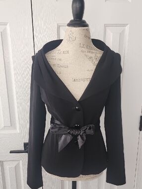 WHBM NWT BLACK SLIGHT OFF SHOULDER TYPE W/ SATIN BELT, LINED BADAZZ BLAZER SZ 6